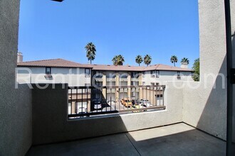 2186 Gill Village Way in San Diego, CA - Building Photo - Building Photo