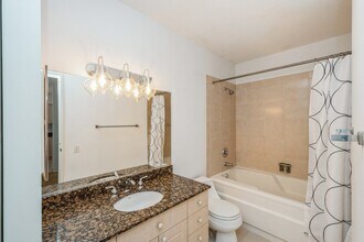 512 N McClurg Ct in Chicago, IL - Building Photo - Building Photo