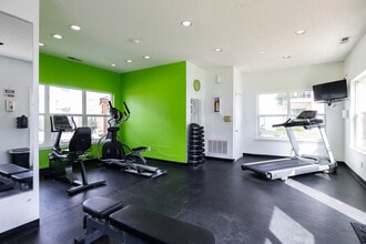 Park Commons in Valley Park, MO - Foto de edificio - Interior Photo