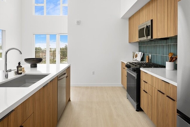 Paxton in Huntington Beach, CA - Foto de edificio - Building Photo