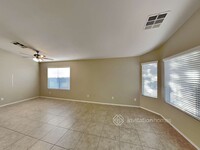 1238 W Oak Tree Ln in San Tan Valley, AZ - Foto de edificio - Building Photo