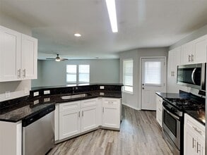 13323 Ambrosa Dr in Houston, TX - Building Photo - Building Photo