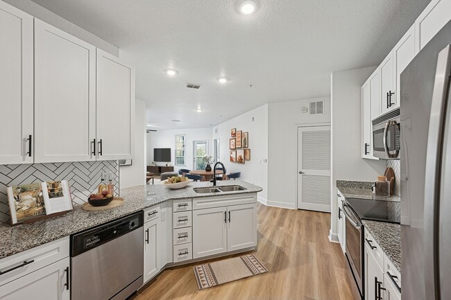 The Courtney at Universal Boulevard in Orlando, FL - Foto de edificio - Building Photo