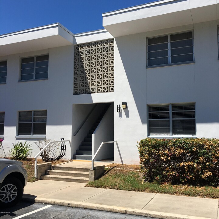 8401 N Atlantic Ave in Cape Canaveral, FL - Building Photo