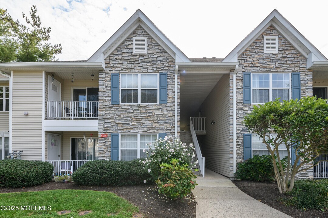 430 Wedgewood Cir in Belford, NJ - Building Photo
