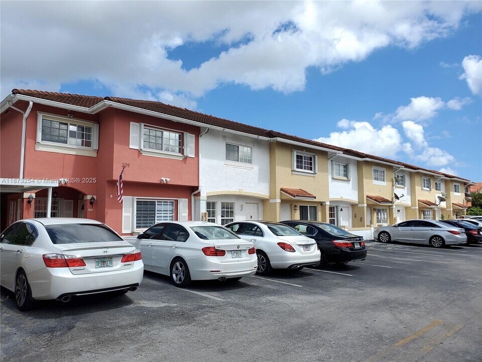 209 NW 109th Ave in Miami, FL - Building Photo