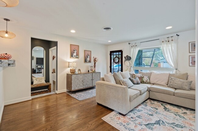 property at 1119 W 30th St