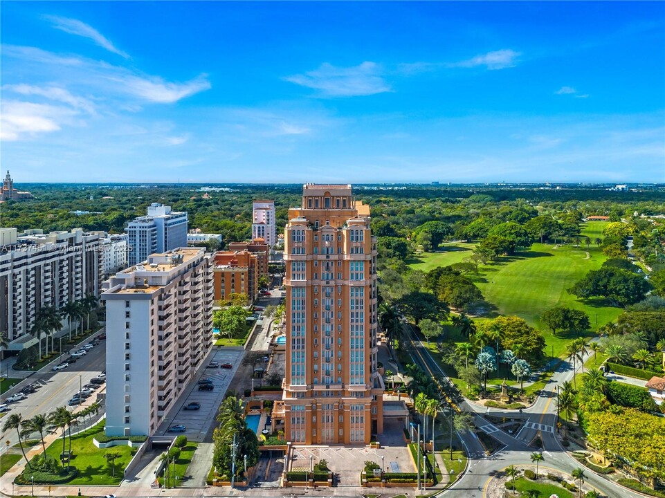 600 Coral Way, Unit 2 in Coral Gables, FL - Foto de edificio