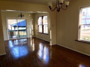 1101 McDonald Ave in Aurora, IL - Building Photo - Building Photo