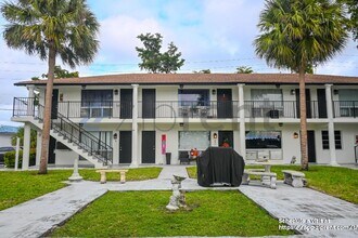 2801 NE 49th St in Fort Lauderdale, FL - Building Photo - Building Photo