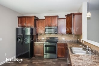 905 Little Dog Ln in Statesville, NC - Foto de edificio - Building Photo