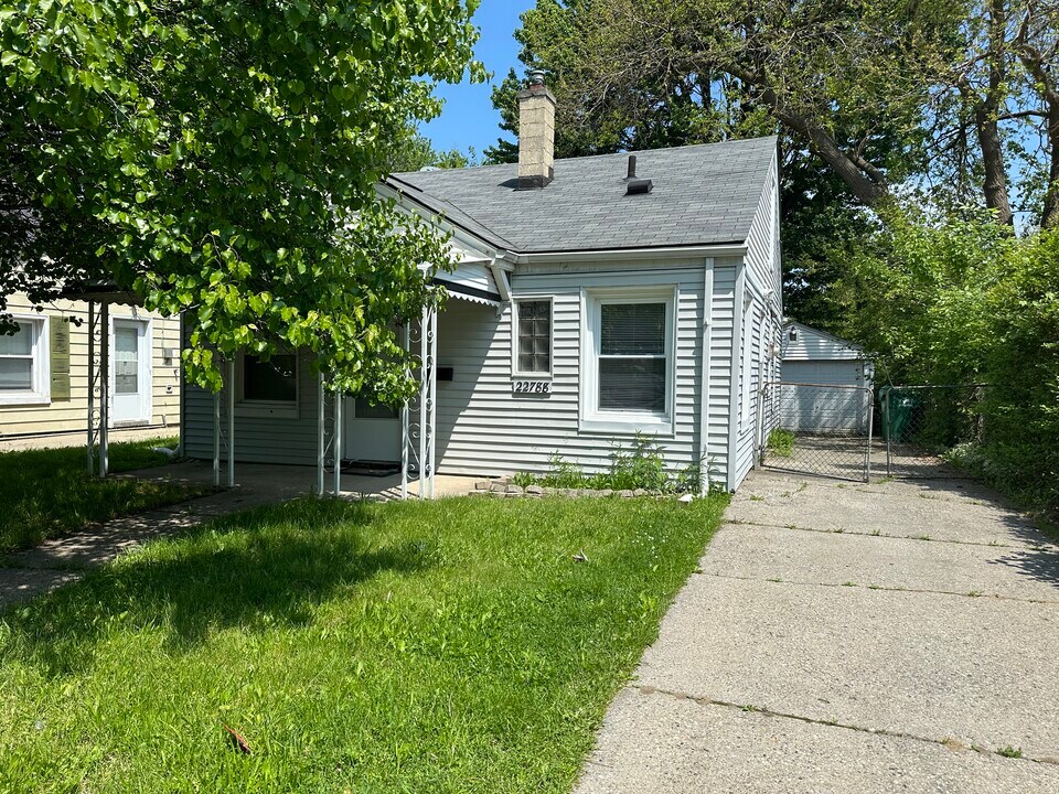 22788 Rosalind Ave in Eastpointe, MI - Building Photo