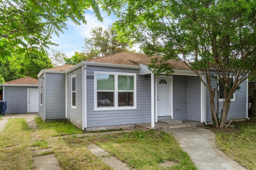 3719 Martin Luther King Jr Blvd in Sacramento, CA - Building Photo