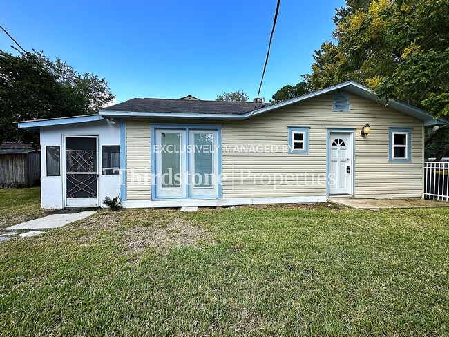 property at 2965 Armstrong St