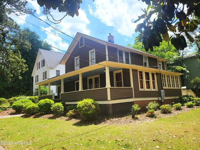220 E Vermont Ave in Southern Pines, NC - Building Photo - Building Photo