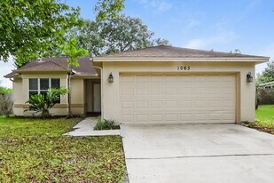1063 Alpug Ave in Oviedo, FL - Building Photo