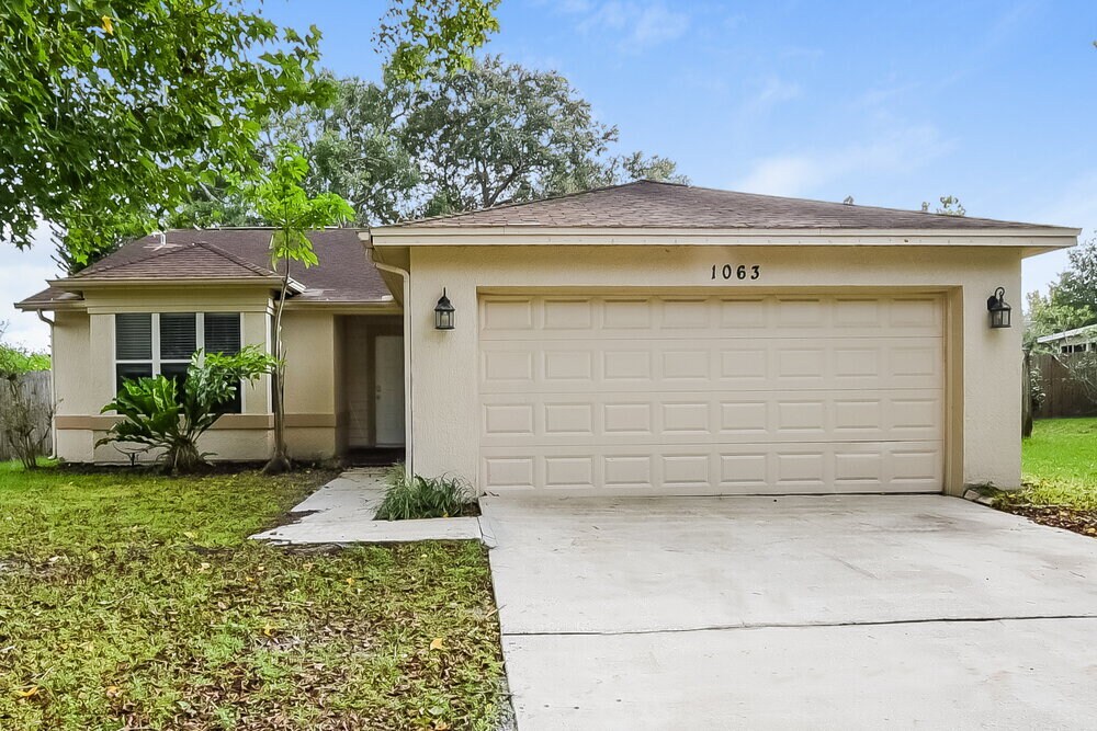 1063 Alpug Ave in Oviedo, FL - Building Photo
