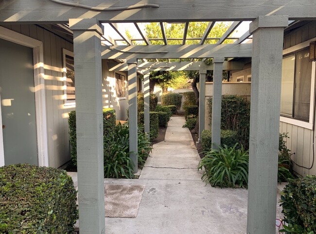 1521 Highland Dr in Hollister, CA - Building Photo - Building Photo