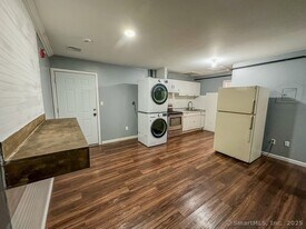 861 Madison Ave in Bridgeport, CT - Building Photo
