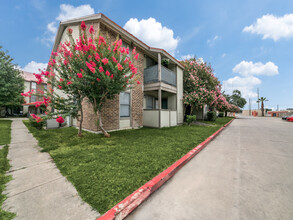 Stepping Stone in San Antonio, TX - Building Photo - Building Photo