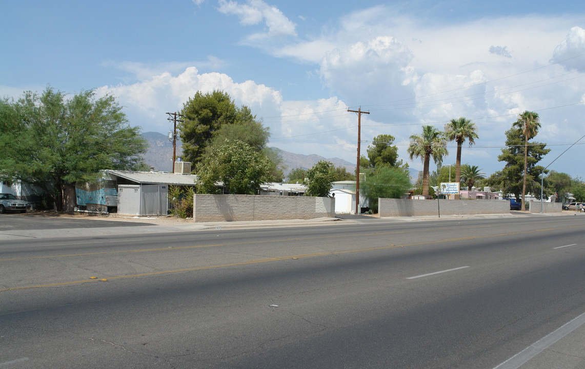 826 W Prince Rd in Tucson, AZ - Foto de edificio