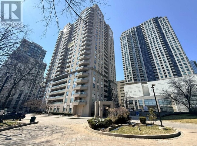 18 Hillcrest Ave in Toronto, ON - Building Photo - Building Photo