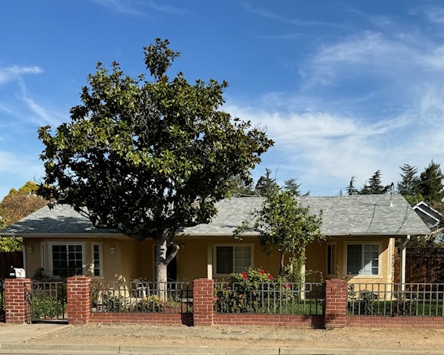 10470 Beardon Dr in Cupertino, CA - Foto de edificio