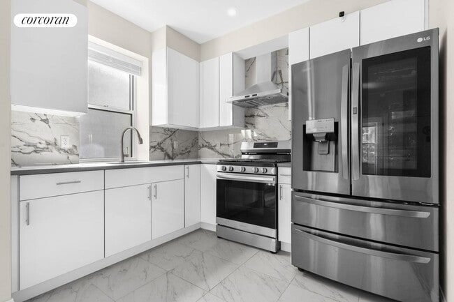 61-04 Grove St in Queens, NY - Building Photo - Building Photo