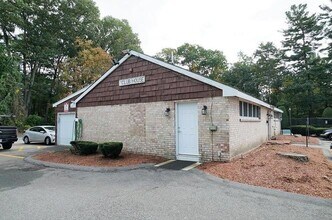 2 Greenbriar Dr in North Reading, MA - Foto de edificio - Building Photo