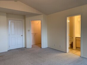 12219 SE 38th St in Bellevue, WA - Building Photo - Building Photo