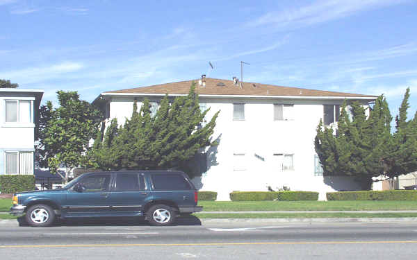 5525 W Jefferson Blvd in Los Angeles, CA - Building Photo