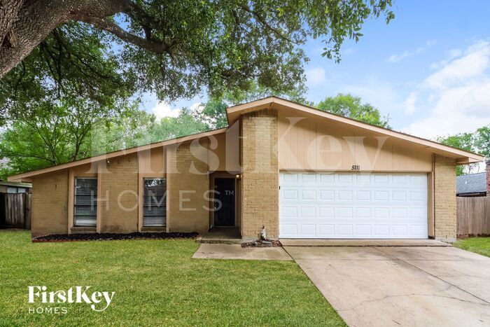 5111 Karenbeth Dr in Houston, TX - Foto de edificio