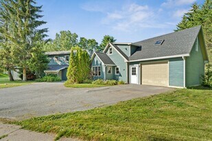 14 Brickyard Rd in Essex Junction, VT - Building Photo