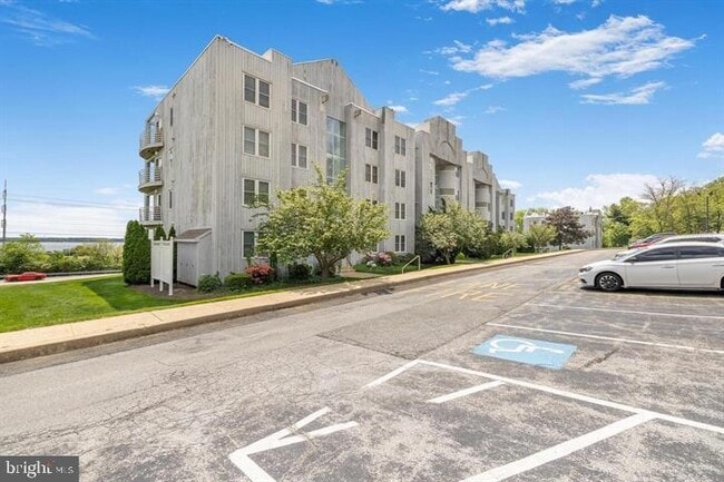 property at 5213 Le Parc Dr