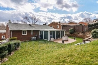 825 Bethany Dr in Pittsburgh, PA - Building Photo - Building Photo