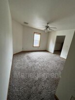 609 W White St in Champaign, IL - Building Photo