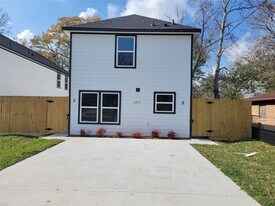 8715 Bertwood St in Houston, TX - Building Photo