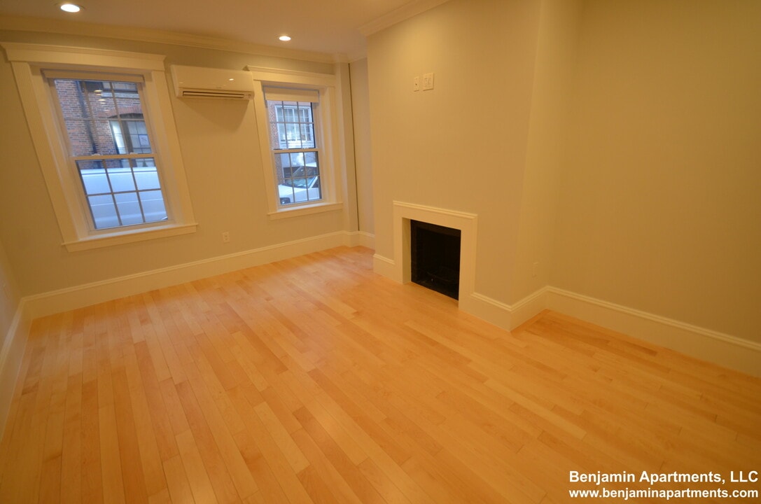 85 Myrtle St in Boston, MA - Building Photo