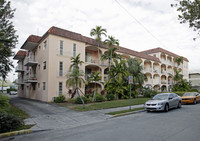 Villa Fontana Apartments in South Miami, FL - Building Photo - Building Photo