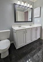 912 Lyme Brook Ln in Charlotte, NC - Foto de edificio - Building Photo