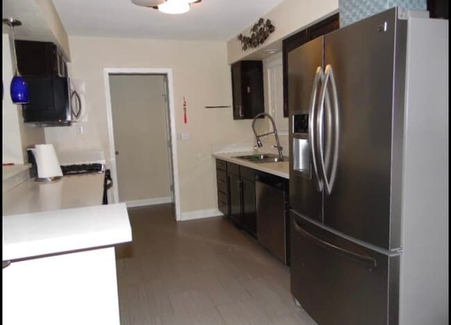 132 Shadow Ln in Las Vegas, NV - Foto de edificio - Building Photo