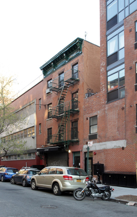 349 E 13th St in New York, NY - Building Photo