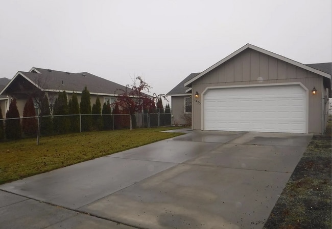 property at 1423 Husky Dr