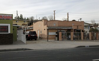 15370 7th St in Victorville, CA - Building Photo