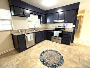 1148 N Singleton Ave in Titusville, FL - Foto de edificio - Building Photo