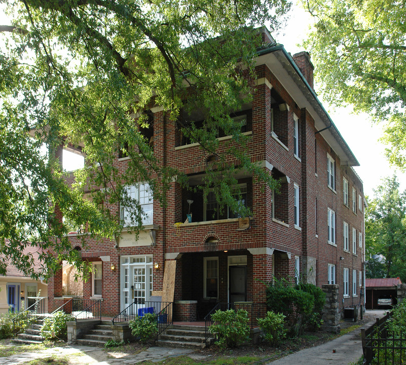 Salmon Apartment in Durham, NC - Building Photo