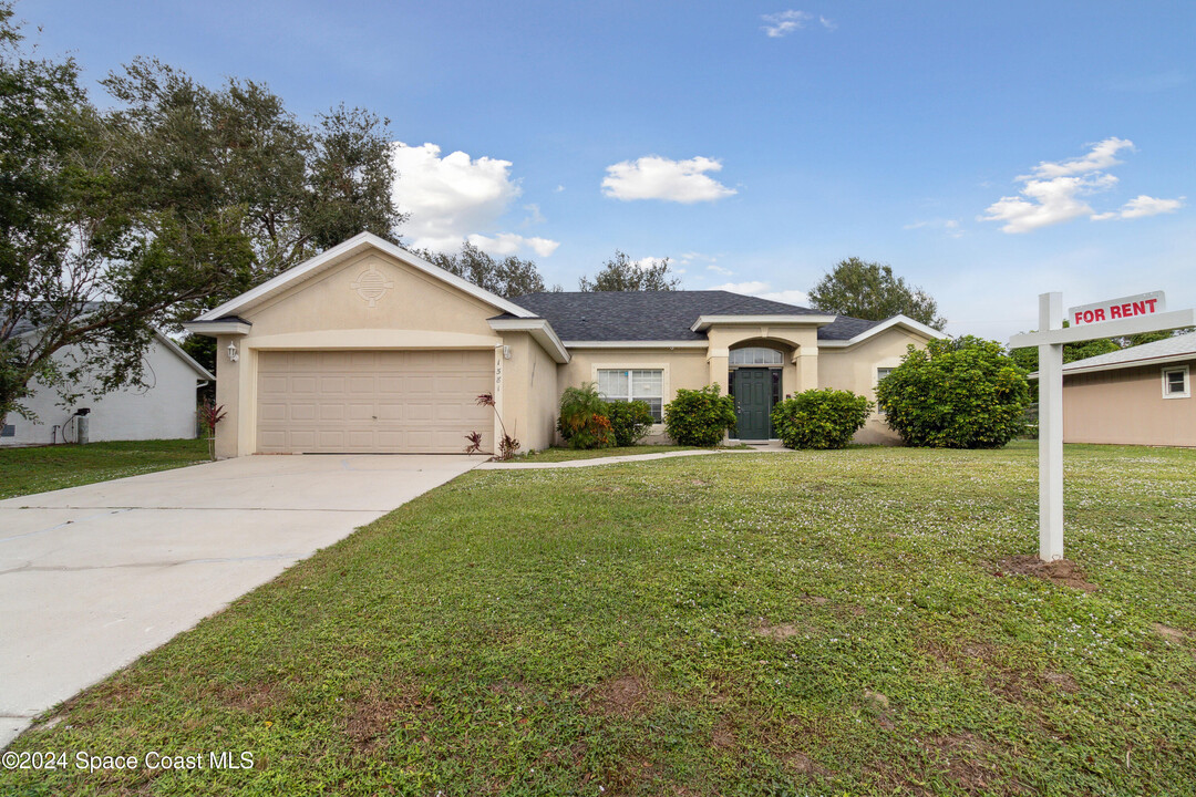 1581 Zaffer St NW in Palm Bay, FL - Building Photo