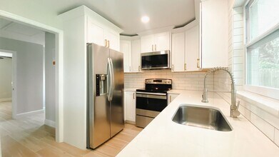 1005 Gantt Ave in Sarasota, FL - Building Photo - Building Photo