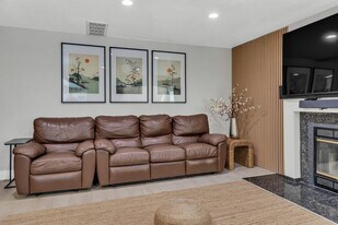 8004 Caymus Dr in Sacramento, CA - Building Photo