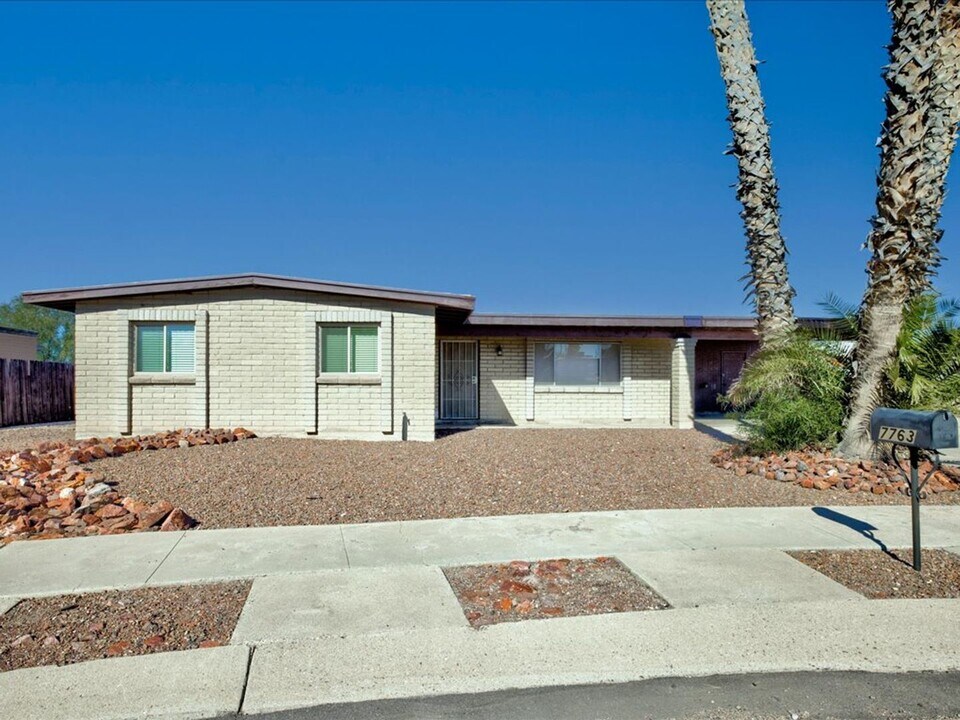 7763 E 33rd St in Tucson, AZ - Building Photo